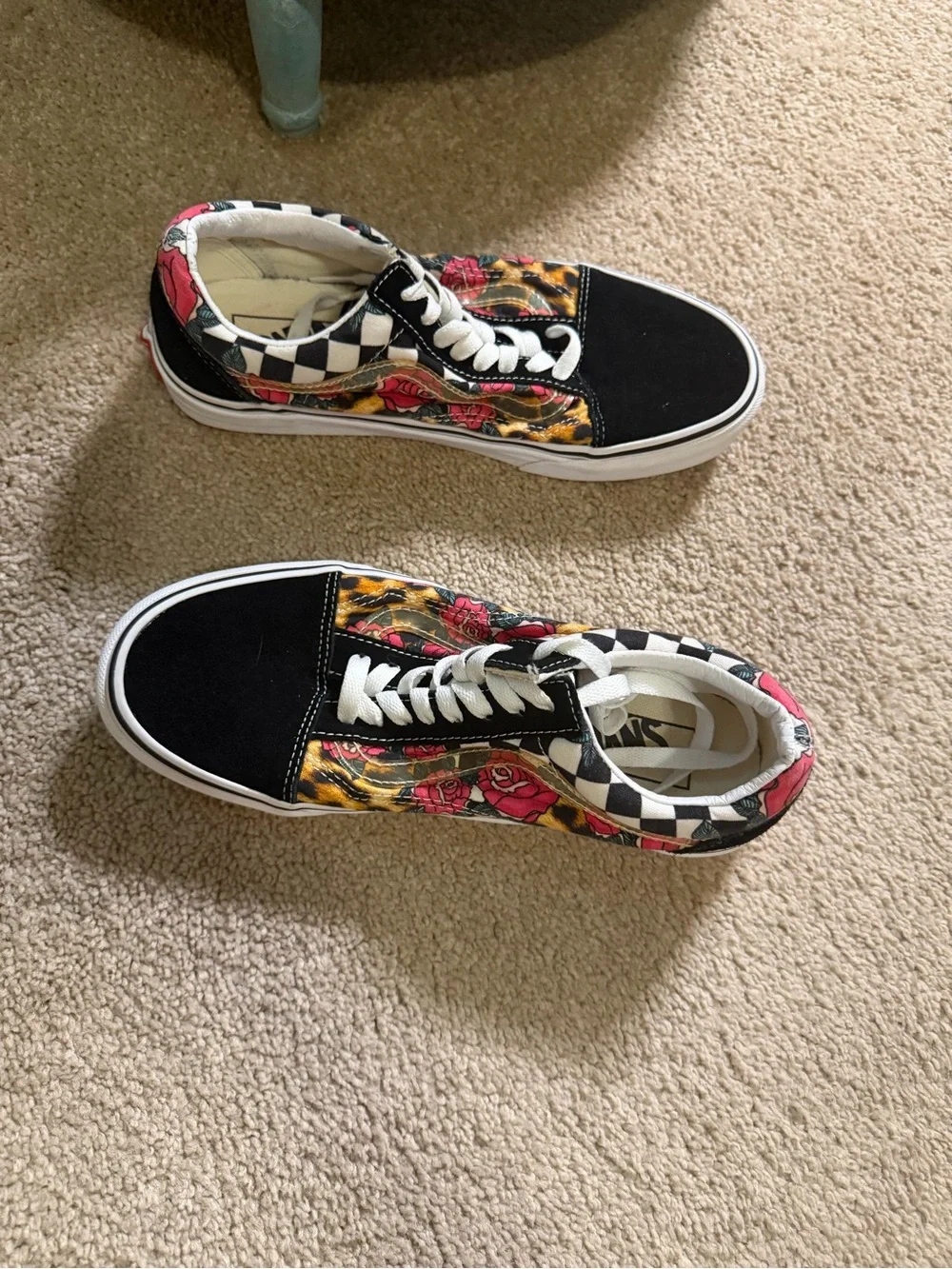 Vans Old Skool Rose/Animal Check Red Black Sneakers Mens 7 Women’s 8.5g